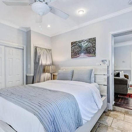 Historic Savannah Gold Private Condo With Pool - 2Bed, 1&Half Bath, Sleeps 6, 1St Floor, 15 Min Walk To Historic Savannah Center And All Attractions المظهر الخارجي الصورة