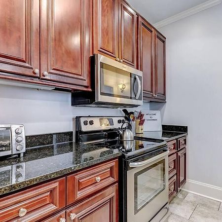 Historic Savannah Gold Private Condo With Pool - 2Bed, 1&Half Bath, Sleeps 6, 1St Floor, 15 Min Walk To Historic Savannah Center And All Attractions المظهر الخارجي الصورة