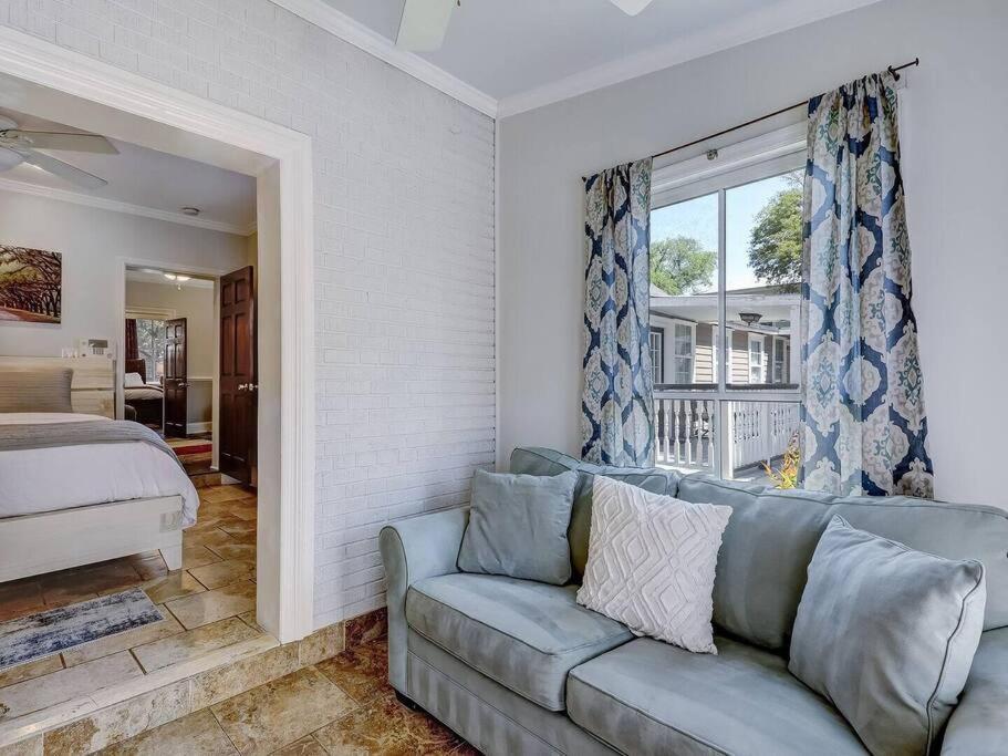 Historic Savannah Gold Private Condo With Pool - 2Bed, 1&Half Bath, Sleeps 6, 1St Floor, 15 Min Walk To Historic Savannah Center And All Attractions المظهر الخارجي الصورة