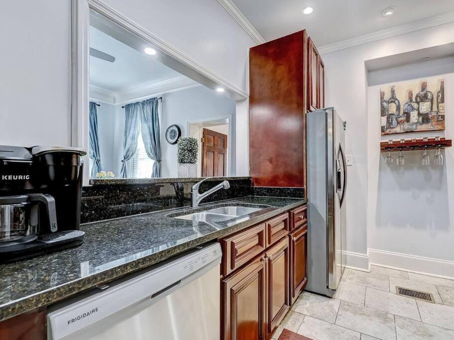 Historic Savannah Gold Private Condo With Pool - 2Bed, 1&Half Bath, Sleeps 6, 1St Floor, 15 Min Walk To Historic Savannah Center And All Attractions المظهر الخارجي الصورة