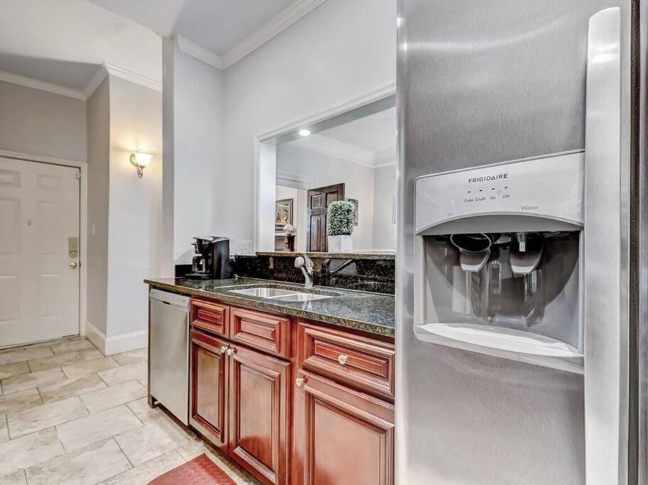 Historic Savannah Gold Private Condo With Pool - 2Bed, 1&Half Bath, Sleeps 6, 1St Floor, 15 Min Walk To Historic Savannah Center And All Attractions المظهر الخارجي الصورة