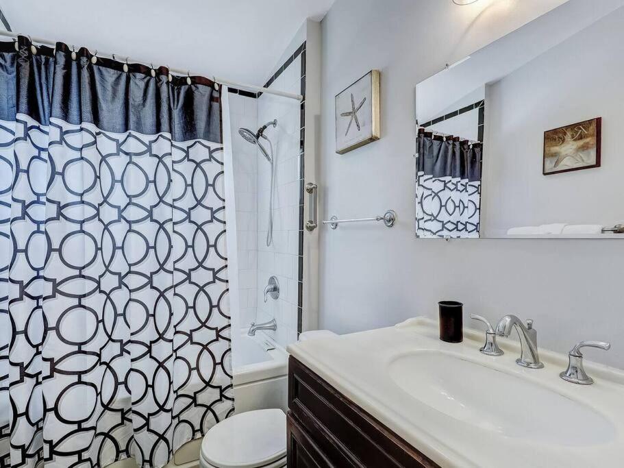 Historic Savannah Gold Private Condo With Pool - 2Bed, 1&Half Bath, Sleeps 6, 1St Floor, 15 Min Walk To Historic Savannah Center And All Attractions المظهر الخارجي الصورة