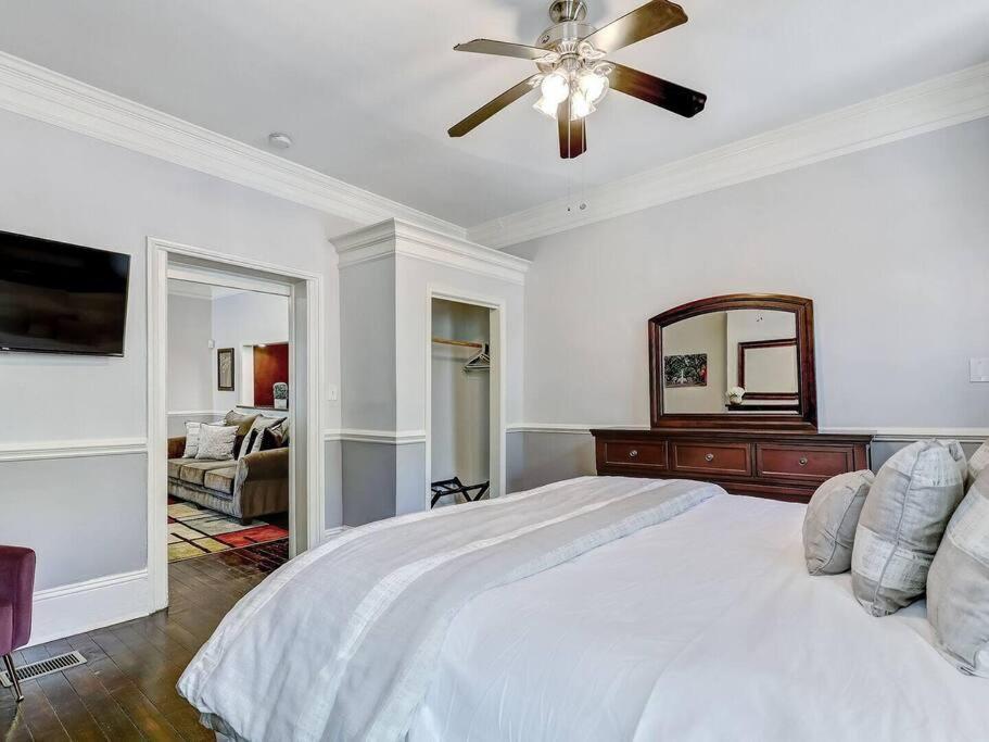 Historic Savannah Gold Private Condo With Pool - 2Bed, 1&Half Bath, Sleeps 6, 1St Floor, 15 Min Walk To Historic Savannah Center And All Attractions المظهر الخارجي الصورة