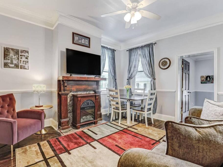Historic Savannah Gold Private Condo With Pool - 2Bed, 1&Half Bath, Sleeps 6, 1St Floor, 15 Min Walk To Historic Savannah Center And All Attractions المظهر الخارجي الصورة