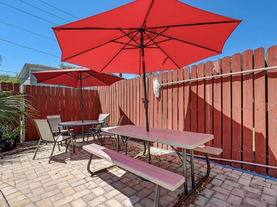 Historic Savannah Gold Private Condo With Pool - 2Bed, 1&Half Bath, Sleeps 6, 1St Floor, 15 Min Walk To Historic Savannah Center And All Attractions المظهر الخارجي الصورة